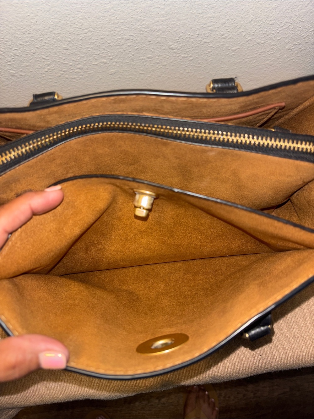 Coach Brooke Carryall 28 - Picture 9 of 13